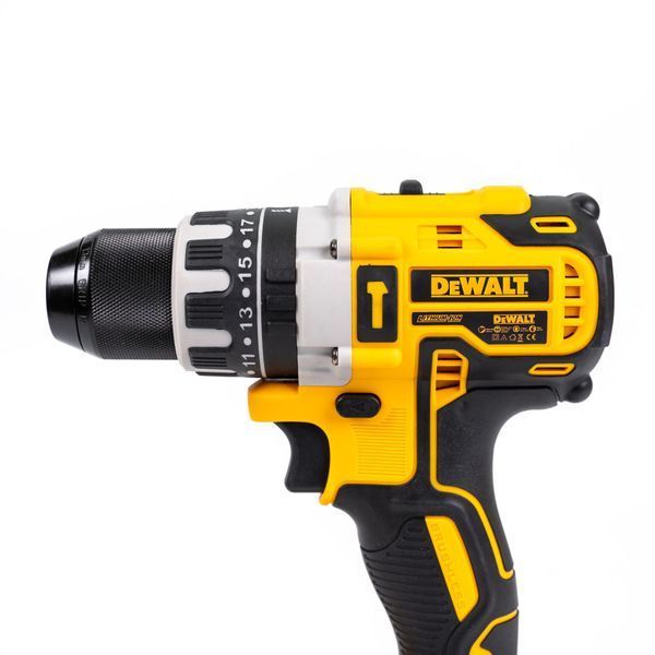 Потужний безщітковий шуруповерт DeWalt 48V 6Ah з великим набором 123135 фото
