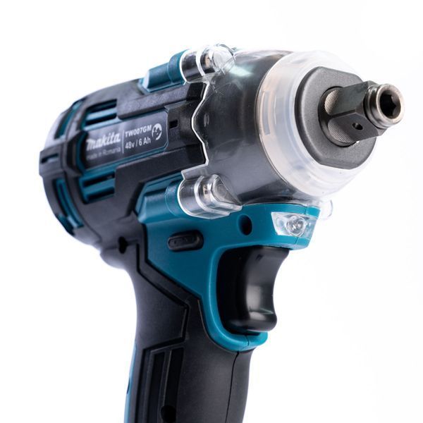 Бесщеточный аккумуляторный ударный гайковерт Makita 500Hm (48V, 6AH) с набором головок Макита | Мощность: - 48В | Емкость АКБ: - 6.0Ah | Число оборотов: 0-2600 об/мин | Число ударов - 0-3100 уд/мин | Тип двигателя - беcщеточный, Гарантия 3 года 42548-1 фото