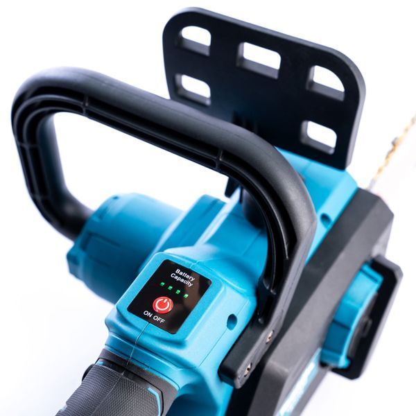 Безщіткова акумуляторна пила Makita (36V, 6 AH) Макіта 30 см з безключовим натягуванням і автоматичним змащуванням ланцюга | Об'єм оливного бака: 150 мл | Тип оливного насоса: автоматичний | Безключове регулювання натягу ланцюга: є, Гарантія 3 роки 88455-2 фото