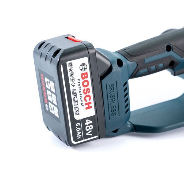 Аккумуляторная бесщеточная пила Bosch UniversalChain 48 (48V 6Ah) АКБ цепная пила Бош 30см с подачей смазки 464885 фото