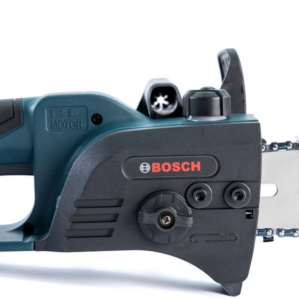 Аккумуляторная бесщеточная пила Bosch UniversalChain 48 (48V 6Ah) АКБ цепная пила Бош 30см с подачей смазки 464885 фото
